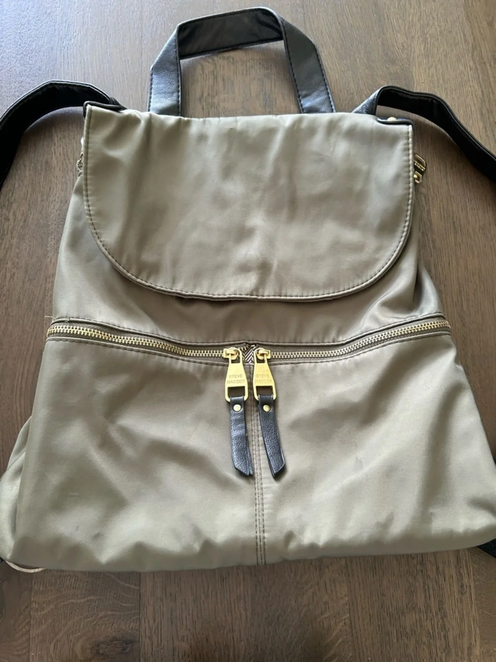Steve Madden olive green back pack zipper front